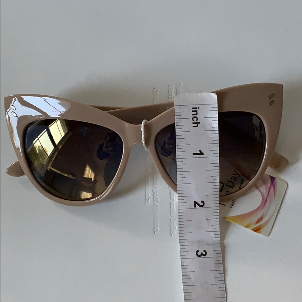 🆕 🆑 SUNGLASSES - Picture 6 of 7